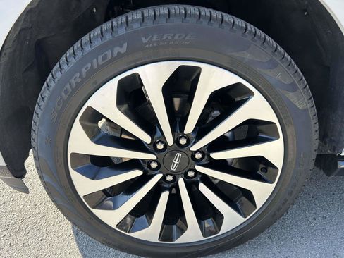 Used 2024 Lincoln Navigator Reserve AWD/4WD image 14