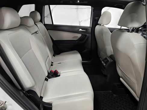 Used 2020 Volkswagen Tiguan SE R-Line image 17