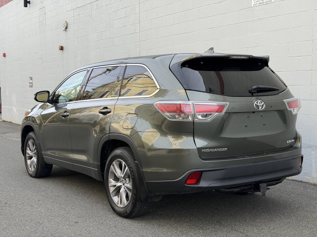 Used 2016 Toyota Highlander Plus AWD/4WD image 3