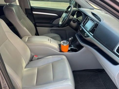 Used 2019 Toyota Highlander XLE image 9