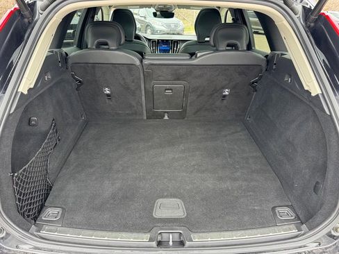 Certified 2023 Volvo XC60 T8 Plus w/ Climate Package AWD/4WD image 5