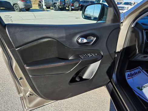 Used 2020 Jeep Cherokee Trailhawk w/ Cold Weather Group image 22