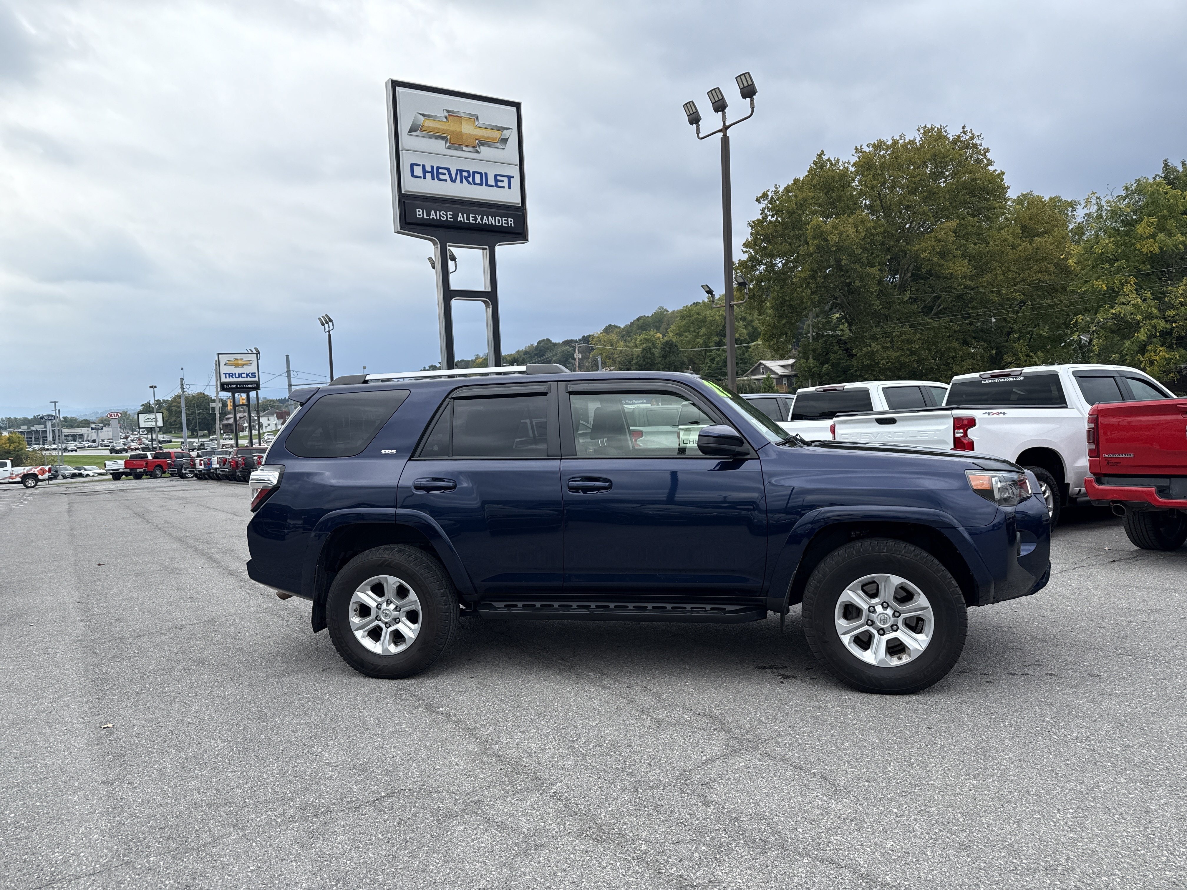 Used 2021 Toyota 4Runner SR5 AWD/4WD image 2