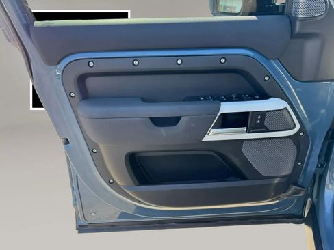 Used 2020 Land Rover Defender 110 SE image 22