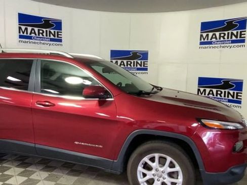Used 2017 Jeep Cherokee Latitude w/ True North Edition AWD/4WD image 3