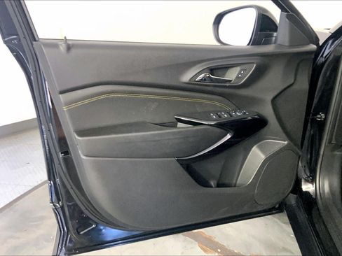Used 2024 Chevrolet Trax ACTIV w/ Sunroof Package FWD image 24