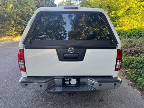 Used 2016 Nissan Frontier SV w/ SV Value Truck Package AWD/4WD image 5
