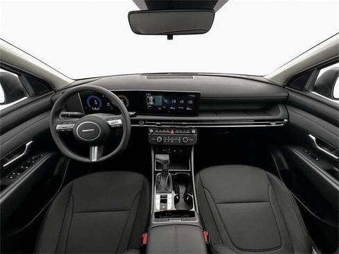 Certified 2026 Hyundai Tucson SE FWD image 17