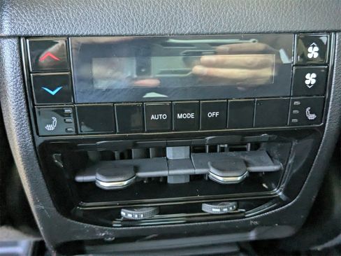 Used 2023 Jeep Grand Cherokee L Limited w/ Black Appearance Package image 15