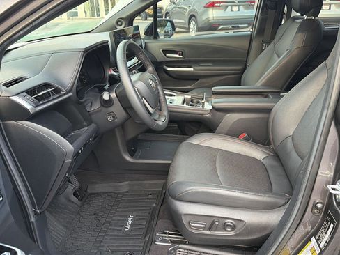 Certified 2025 Toyota Sienna Platinum FWD image 10