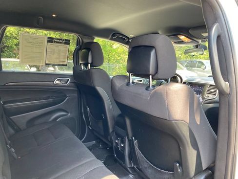 Used 2018 Jeep Grand Cherokee Laredo AWD/4WD image 30