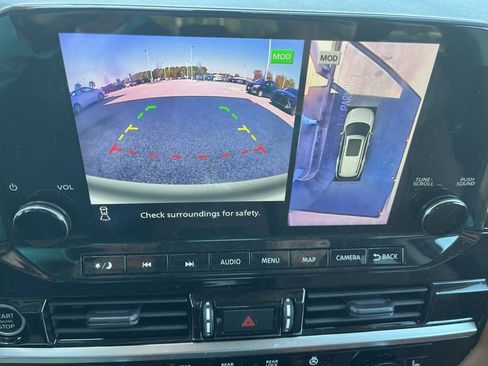 Used 2023 Nissan Pathfinder Platinum w/ Black Appearance Package image 15