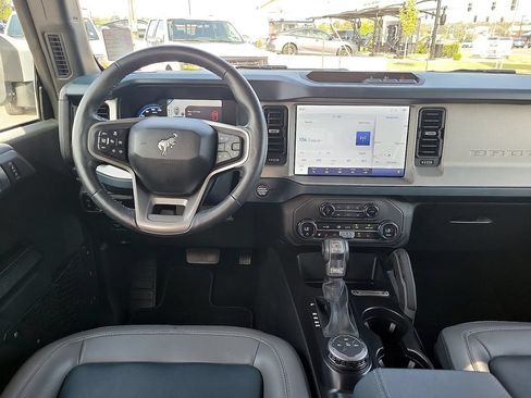Used 2024 Ford Bronco Outer Banks AWD/4WD image 11