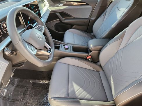 New 2026 Volkswagen Tiguan SE R-Line image 3