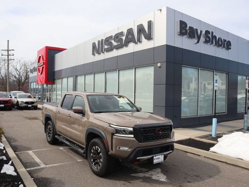 Certified 2023 Nissan Frontier PRO-4X w/ Technology Package image 2