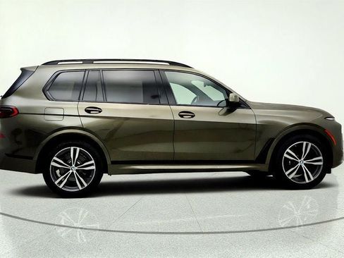 Used 2024 BMW X7 xDrive40i w/ M Sport Package AWD/4WD image 4