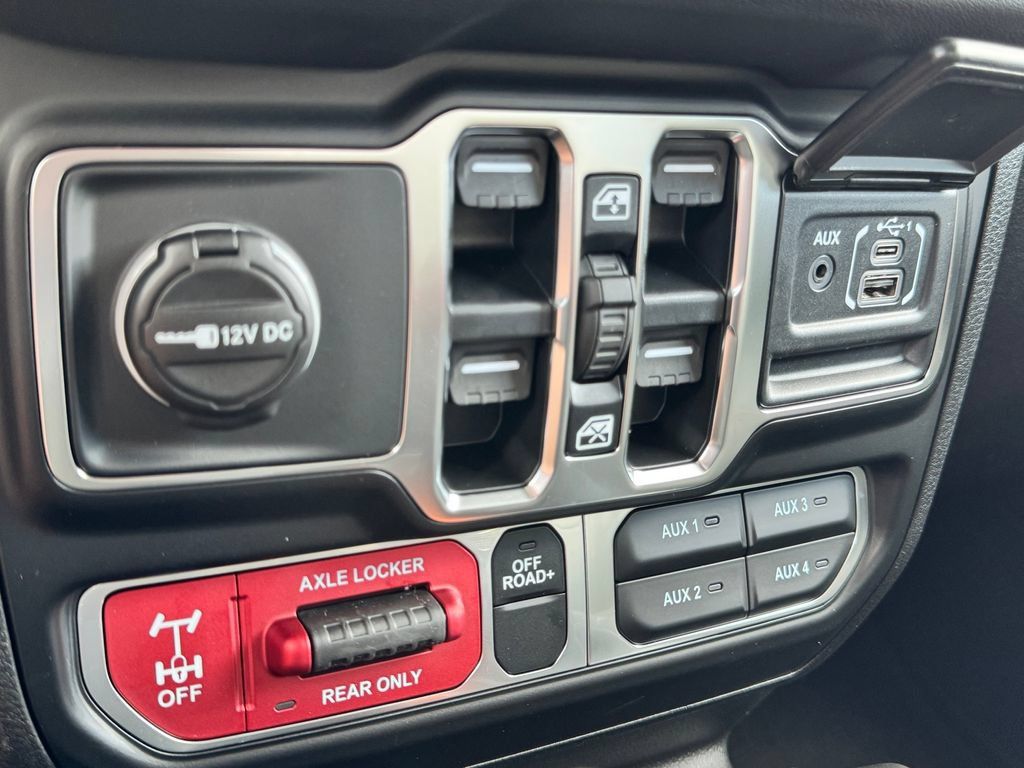 New 2026 Jeep Gladiator Mojave w/ Steel Bumper Group AWD/4WD image 20