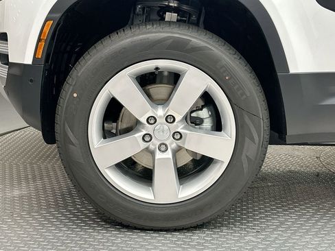 New 2025 Land Rover Defender 110 S image 3