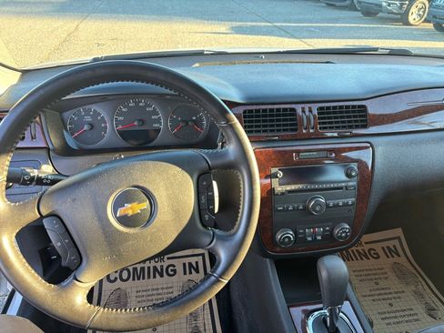 Used 2011 Chevrolet Impala LT FWD image 11