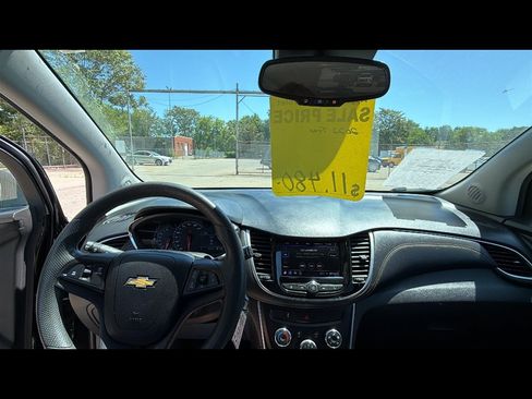 Used 2022 Chevrolet Trax LS w/ Tint and Cruise Package FWD image 10
