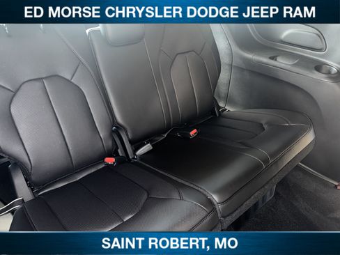 New 2027 Chrysler Pacifica Select AWD/4WD image 33