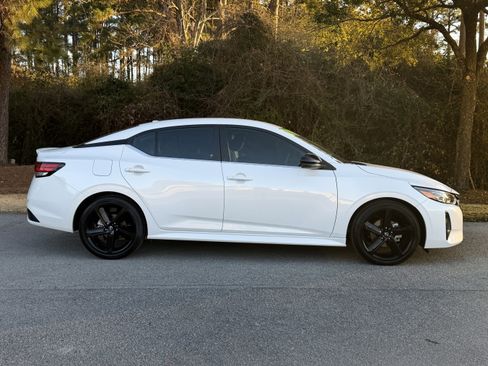 Used 2024 Nissan Sentra SR image 3