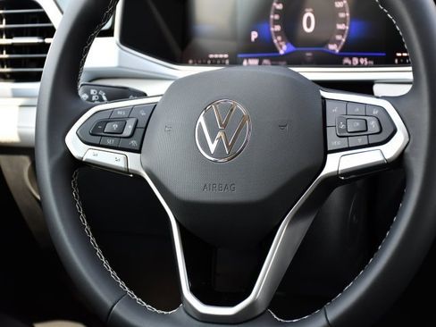 New 2025 Volkswagen Taos SE image 22