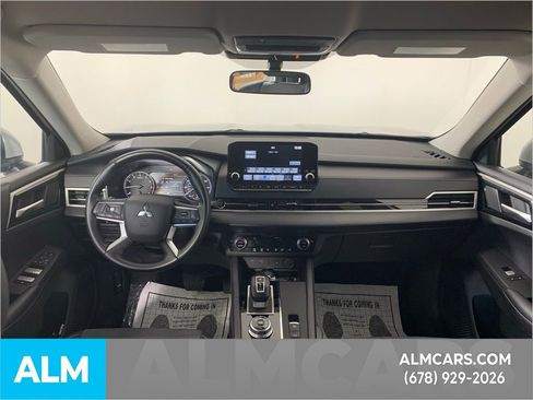 Used 2024 Mitsubishi Outlander SE image 35