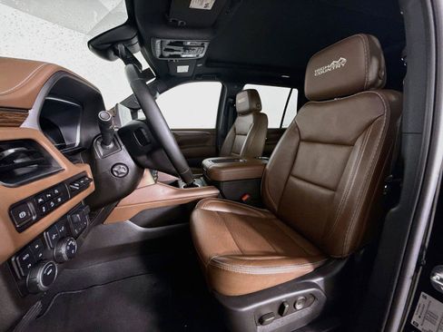 Used 2023 Chevrolet Tahoe High Country w/ Premium Package AWD/4WD image 22