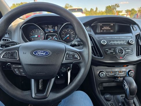 Used 2018 Ford Focus SE FWD image 11