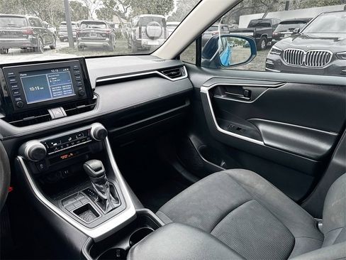 Used 2019 Toyota RAV4 LE image 22