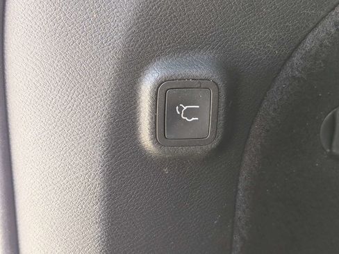 Used 2021 Jeep Cherokee Limited w/ Elite Package FWD image 13