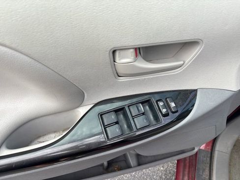 Used 2012 Toyota Sienna LE FWD image 17