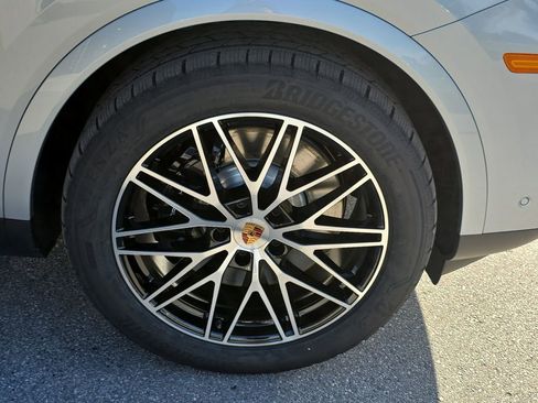 New 2026 Porsche Cayenne S image 13