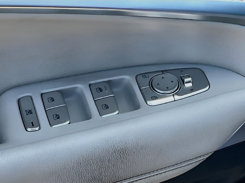 Used 2023 Genesis G70 2.0T RWD image 18