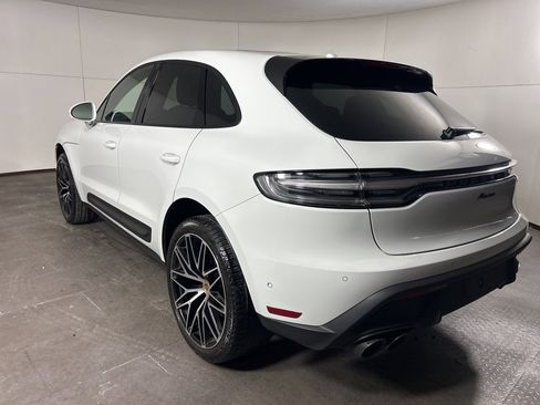 Certified 2023 Porsche Macan Turbo image 3
