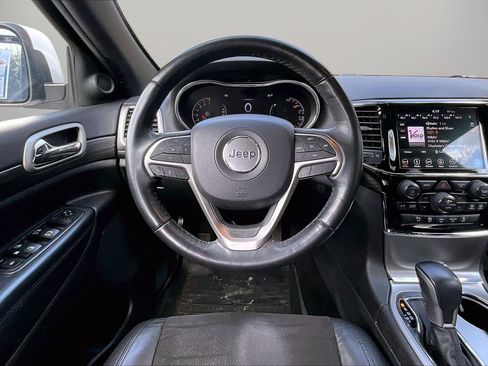 Used 2019 Jeep Grand Cherokee Altitude image 11