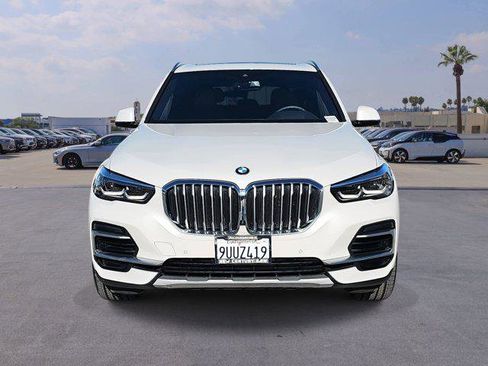 Certified 2023 BMW X5 sDrive40i w/ Premium Package image 2