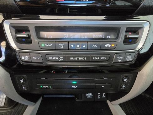 Used 2017 Honda Pilot Elite image 11