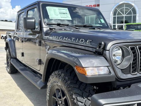 New 2025 Jeep Gladiator Sport image 17