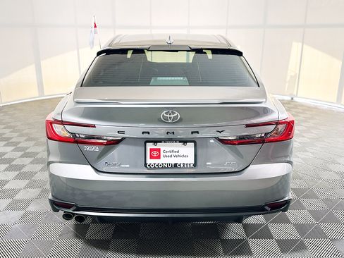 Used 2025 Toyota Camry SE FWD image 4