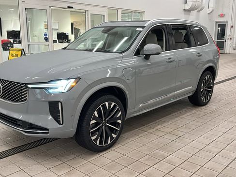 New 2026 Volvo XC90 T8 Ultra w/ Protection Package Premier AWD/4WD image 9