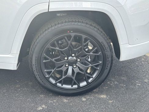 New 2025 Jeep Grand Cherokee Summit w/ Obsidian Package image 10