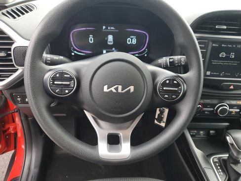 Used 2025 Kia Soul LX w/ LX Technology Package image 14