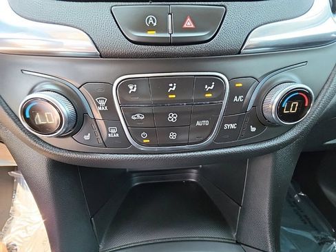 Used 2023 Chevrolet Equinox LT AWD/4WD image 17