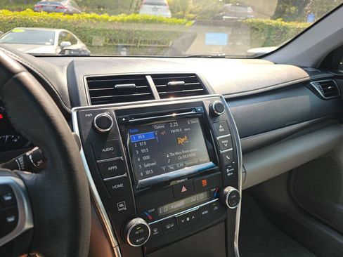 Used 2017 Toyota Camry XLE FWD image 28