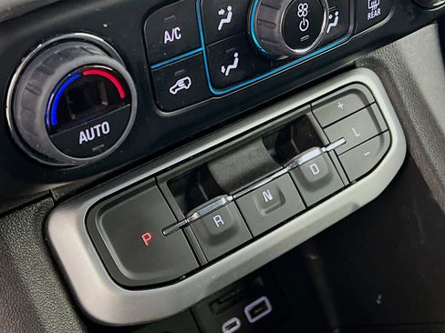 Used 2023 GMC Acadia SLT image 12