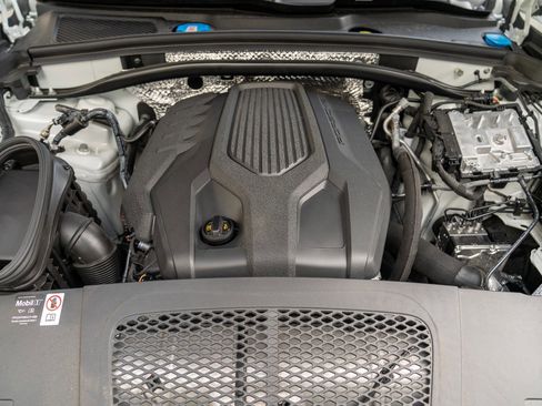 Used 2025 Porsche Macan image 28