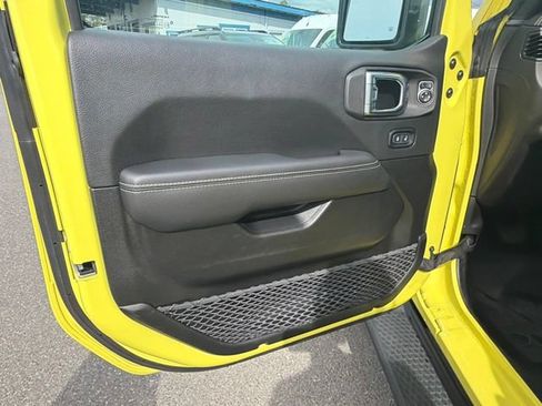 Used 2023 Jeep Wrangler Unlimited Sahara w/ Cold Weather Group AWD/4WD image 17