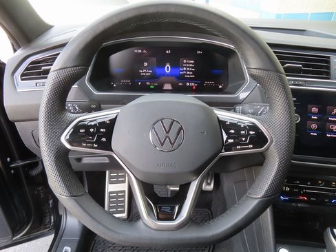 Used 2024 Volkswagen Tiguan SE R-Line image 4